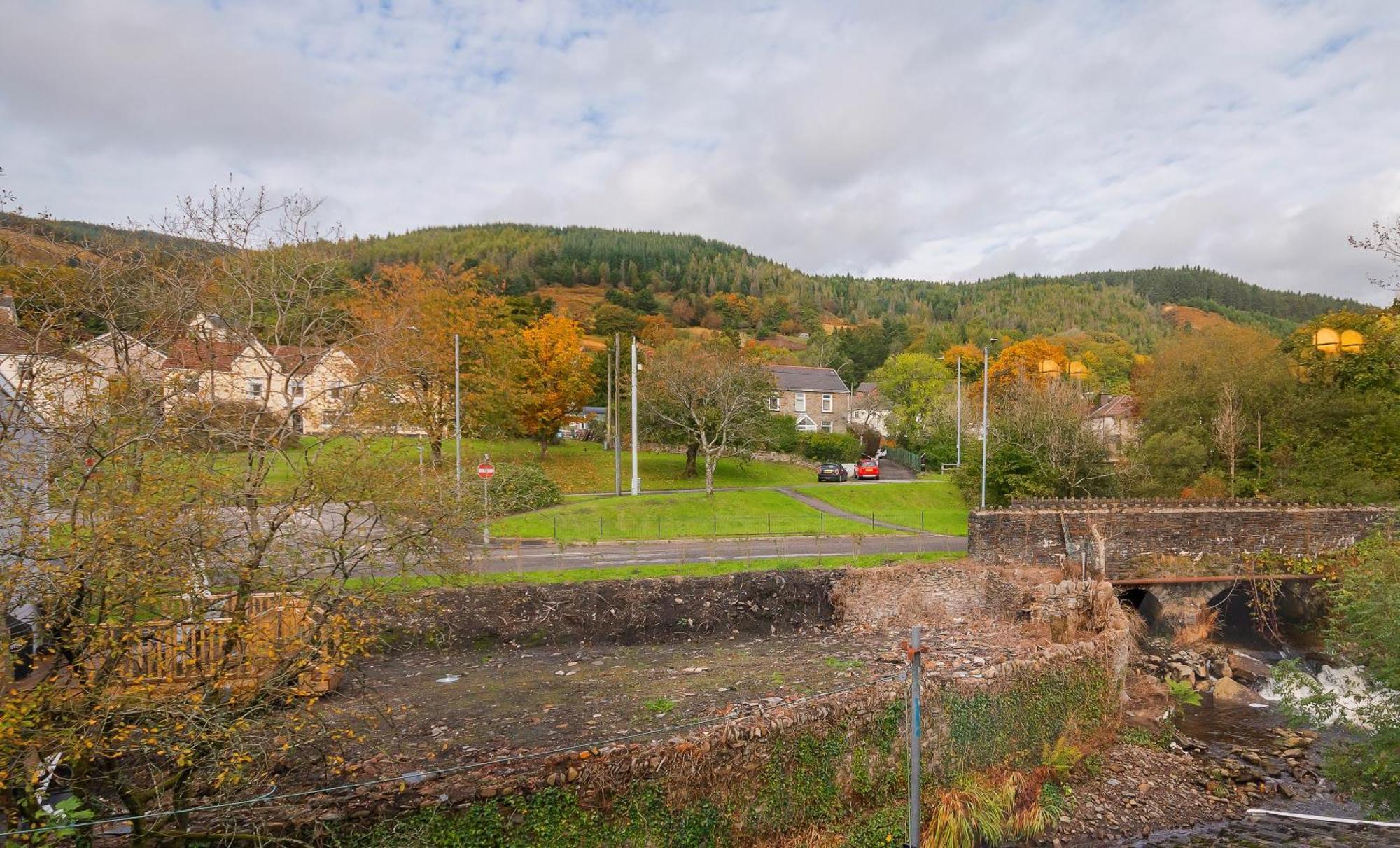 Riverside Great House In The Afan Forest Bike Park By Staystaycations Glyncorrwg Екстер'єр фото